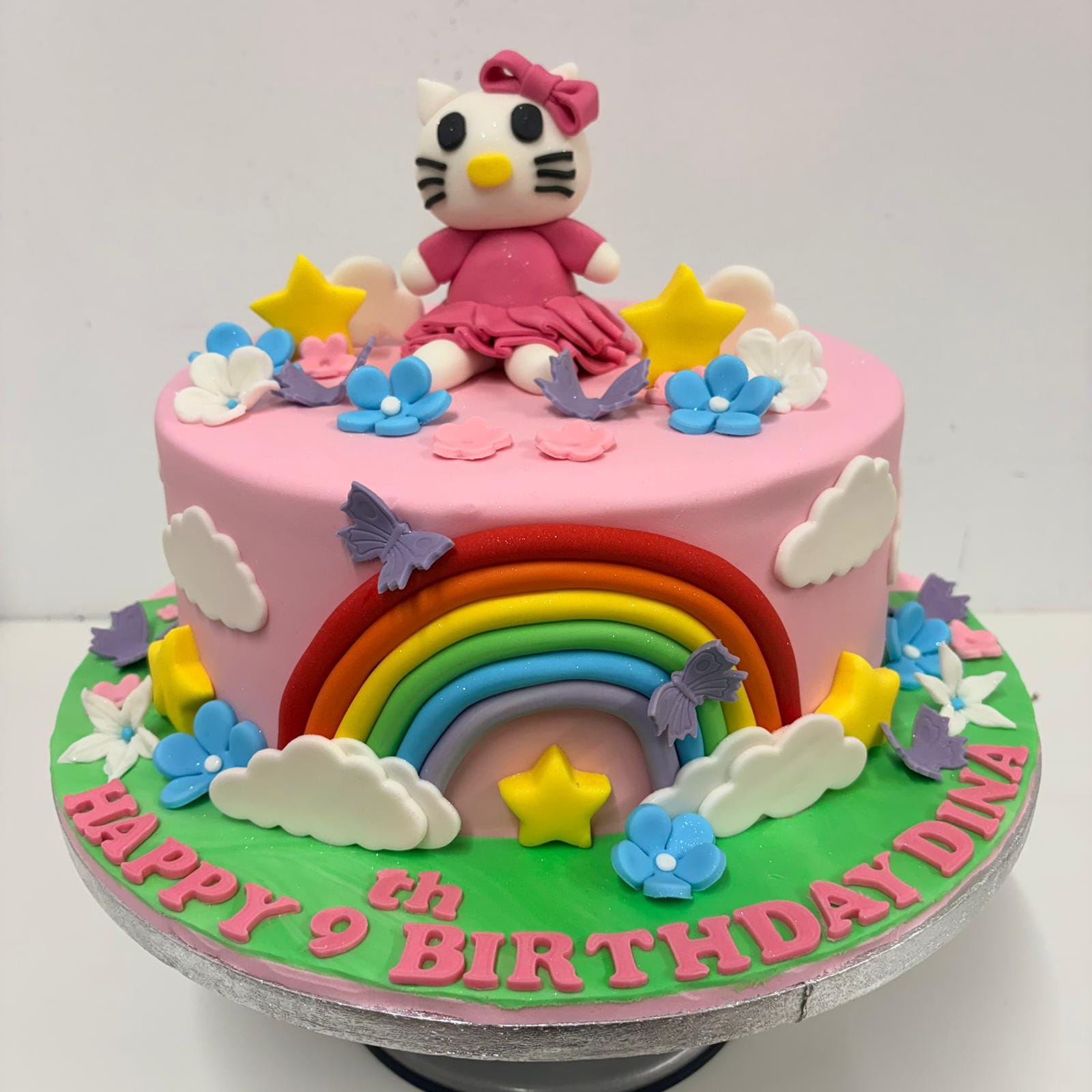 Hello kitty cake