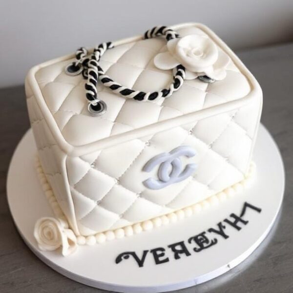 CHANEL WHITE BAG CAKE