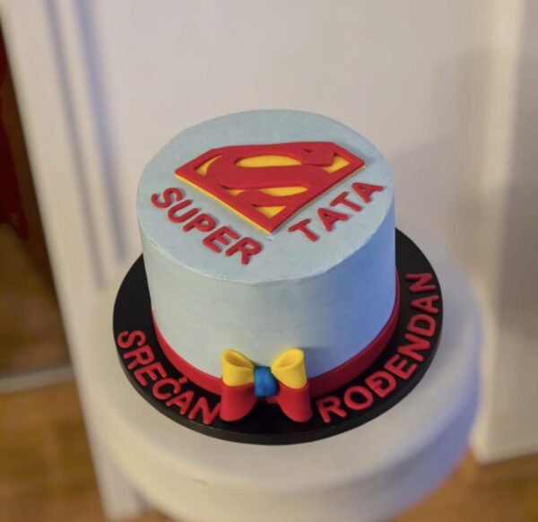 SUPERMAN CAKE