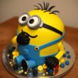 MINION CAKE