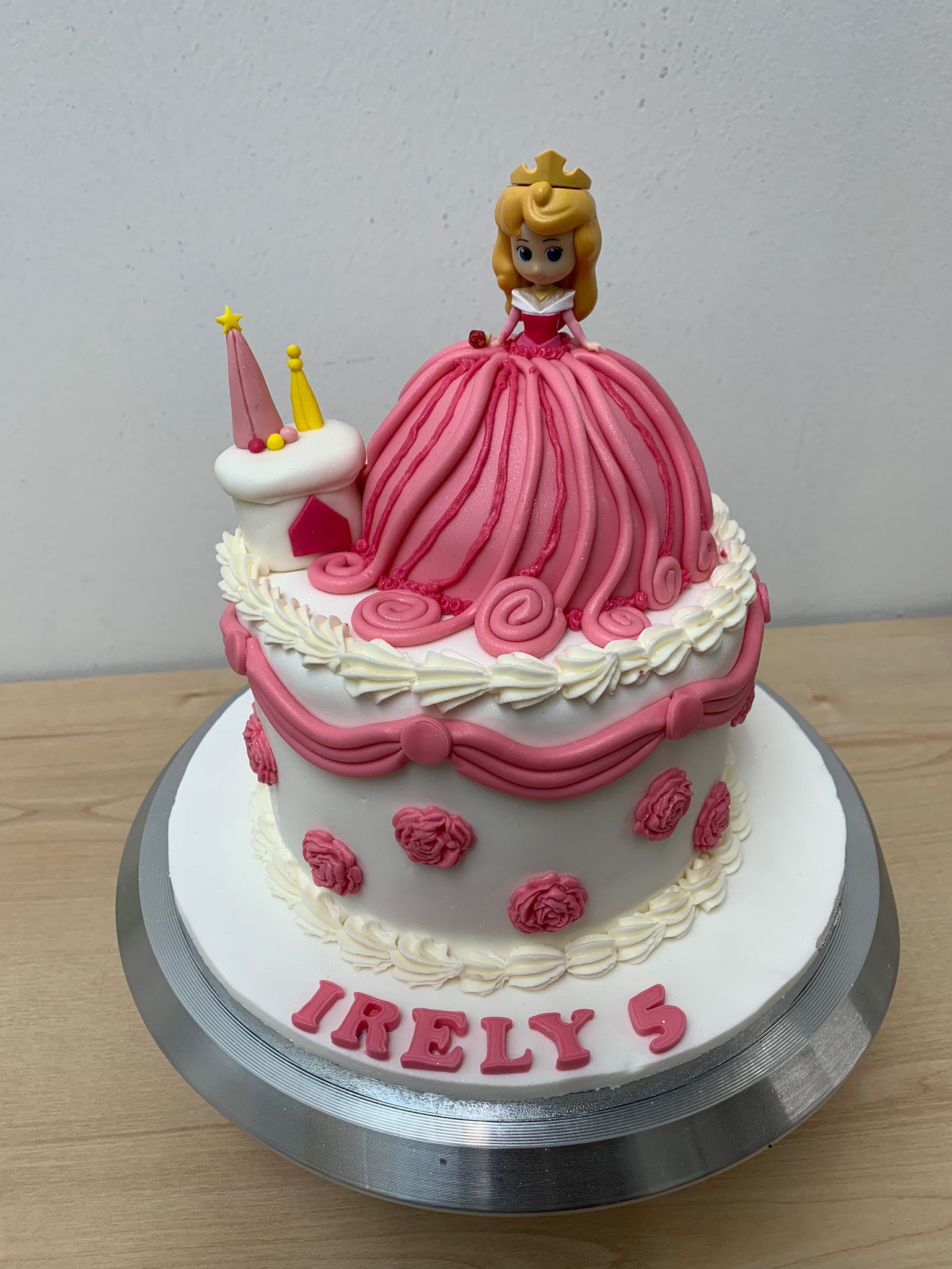 DISNEY PRINCESS CAKE