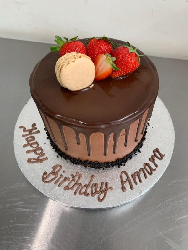 CHOCOLATE FRESH CREAM CAKE